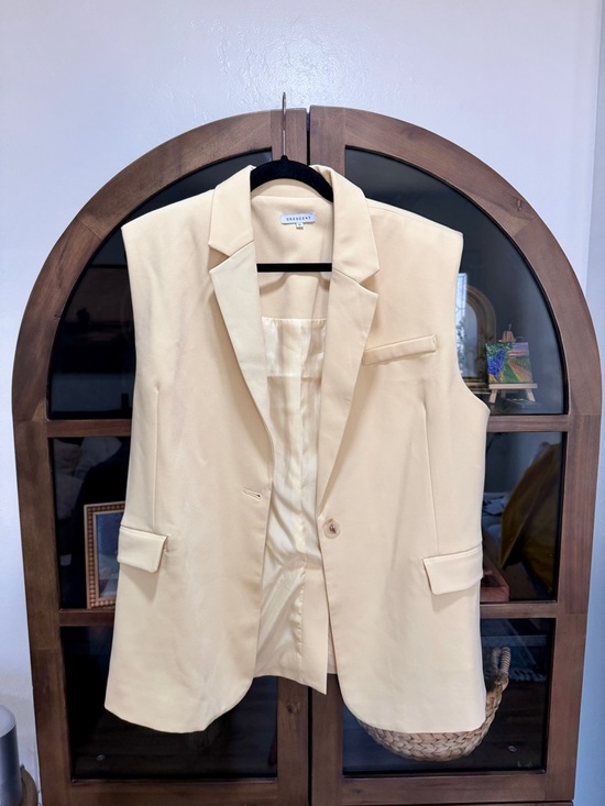 Crescent Jackets & Blazers - Crescent Cream Sleeveless Blazer Vest